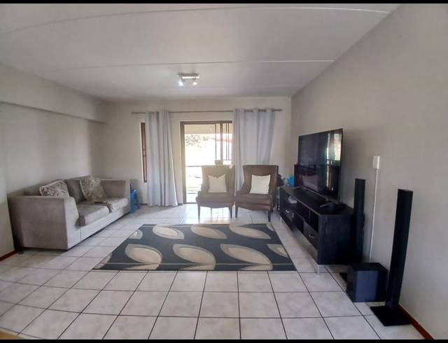 2 BEDROOM TOWNHOUSE FOR SALE IN WINCHESTER HILLS